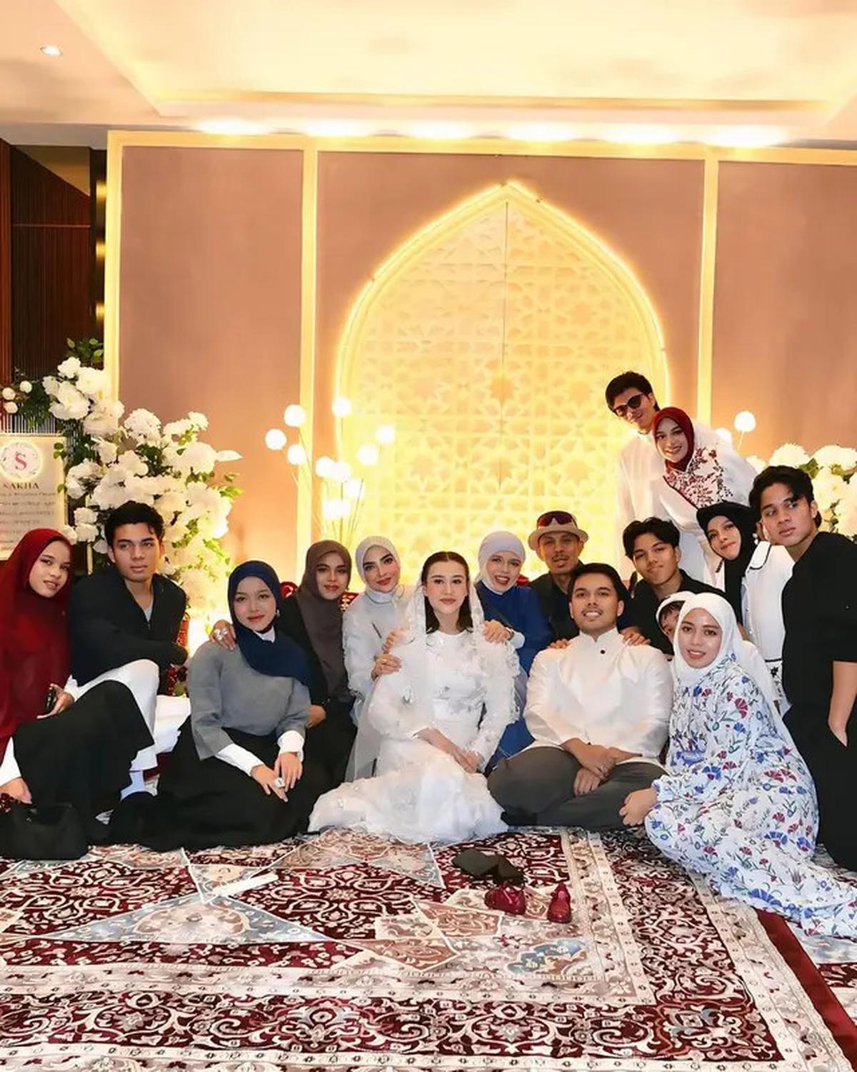 Potret Elegan Aurel Hermansyah dalam Balutan Gamis Mewah di Tasyakuran 4 Bulan Sang Ipar, Aaliyah Massaid