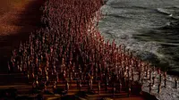 Ribuan orang telanjang di Pantai Bondi, Australia. (AFP/Saeed Khan)