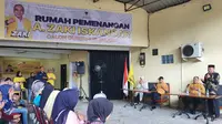 Musyawarah Kekeluargaan Gotong Royong (MKGR) menggelar aksi sosial pemeriksaan mata dan pembagian kacamata gratis di Posko Pemenangan Bang Zaki Jakarta Selatan. (Dok. Istimewa)