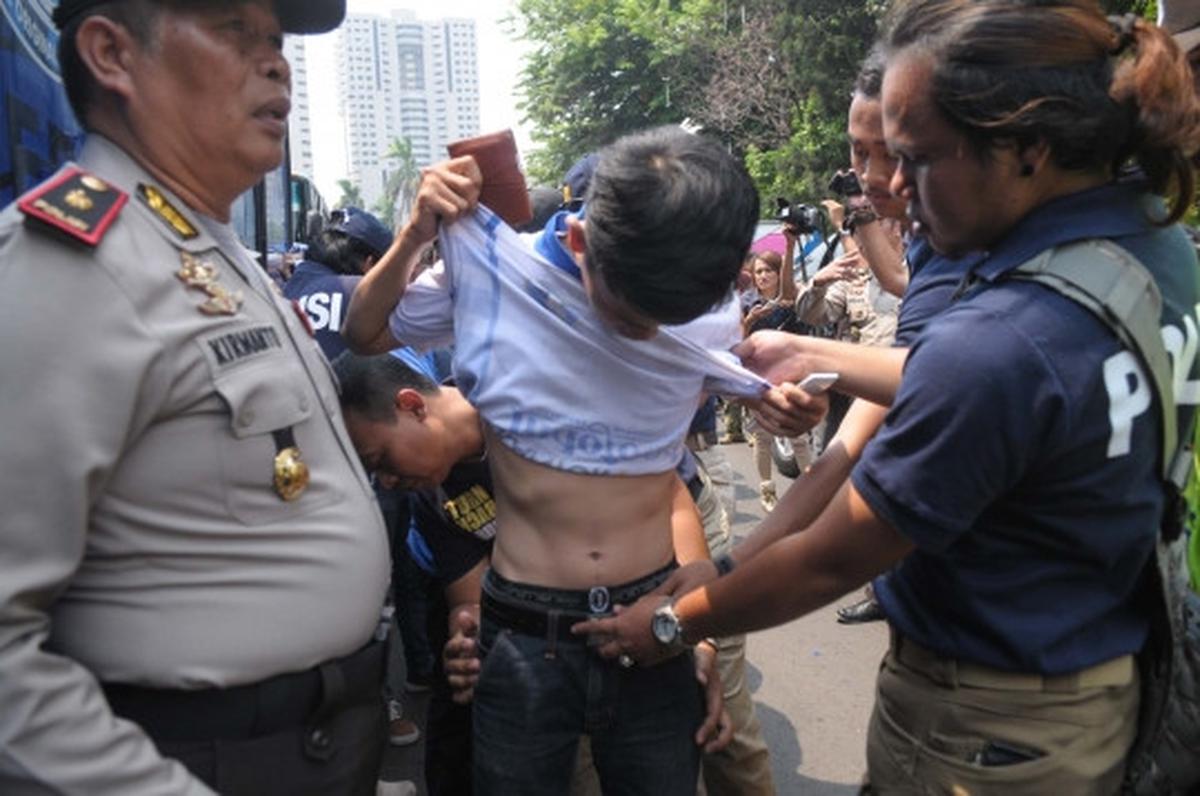 Rombongan Bobotoh tiba di Polda Metro Jaya