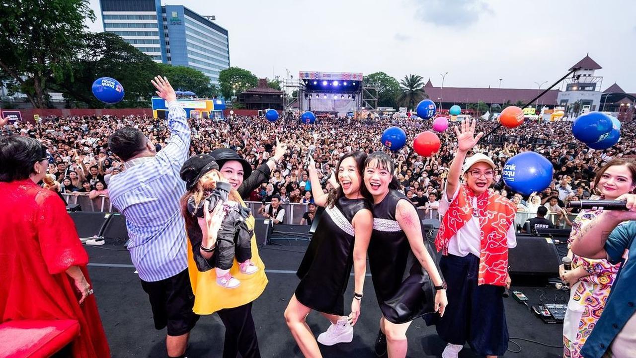 7 Potret Leony dan Dea Ananda Tampil di Synchronize, Kostumnya Bikin Nostalgia - Milenial Pasti Relate