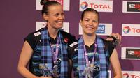 Ganda putri Denmark, Christinna Pedersen/Kamilla Rytter Juhl, siap menerima konsekunsi setelah mengaku sebagai sepasang kekasih. (Bola.com/Twitter/EuropeBEC)