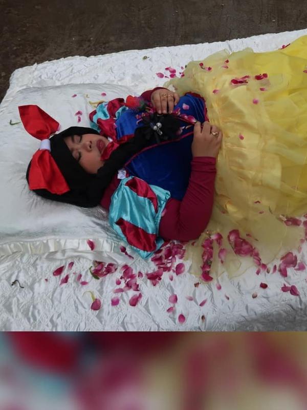 Kekeyi cosplay jadi Sleeping Beauty (Sumber: Instragram/rahmawatikekeyiputricantikka23)
