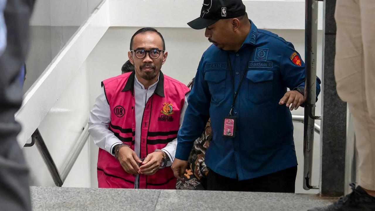 FOTO: Eks Dirut PT Pertamina Patra Niaga Divonis 9 Tahun Penjara dalam Kasus Korupsi Minyak Mentah PT Pertamina