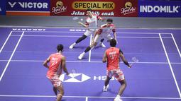 Ganda putra Indonesia, Leo Rolly Carnando/Bagas Maulana saat melawan wakil India, Satwiksairaj Rankireddy/Chirag Shetty pada pertandingan Indonesia Open 2025 di Istora Senayan Jakarta, Selasa (3/6/2025).