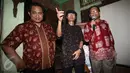 Mantan Ketua MK, Mahfud MD (kanan) menghadiri diskusi bersama warga dan Komunitas Ciliwung Merdeka di Bukit Duri, Jakarta, Kamis (12/5). Diskusi terkait rencana penertiban permukiman Bukit Duri pada akhir Mei 2016 (Liputan6.com/Immanuel Antonius)