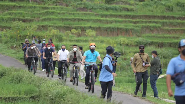 Kisah Pembajak Sawah Tradisional Terakhir di Desa Wisata Bantaragung Majalengka