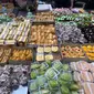 Berbagai pilihan kue tradisional di Pasar Kue Subuh Melawai. (dok. liputan6.com/Novi Thedora)
