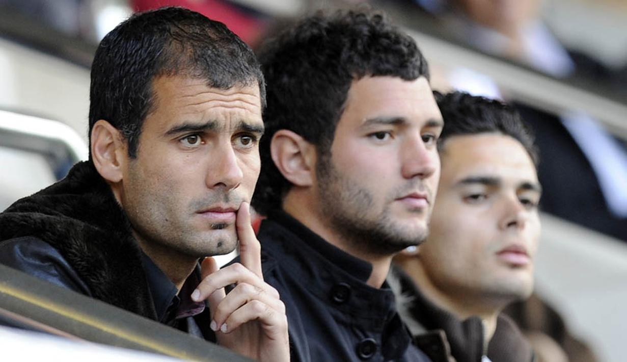 3. Barcelona B merupakan klub pertama yang dilatih oleh Josep Guardiola. Dirinya hanya melatih selama satu musim di Barcelona B. (AFP/Lluis Gene)
