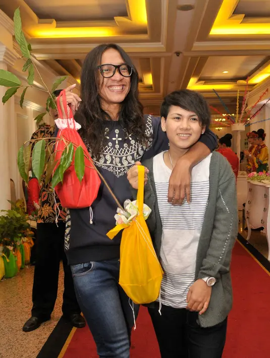 "Pokoknya dia lagi asik dengan profesi DJ-nya kan, Alhamdulillah dia kemarin udah go internasional. Gaya banget manggung di Hard Rock Cafe, Hong Kong lagi. Gue juga berkutat dengan kerjaan gue,” ujar Aming. (Nurwahyunan/Bintang.com)