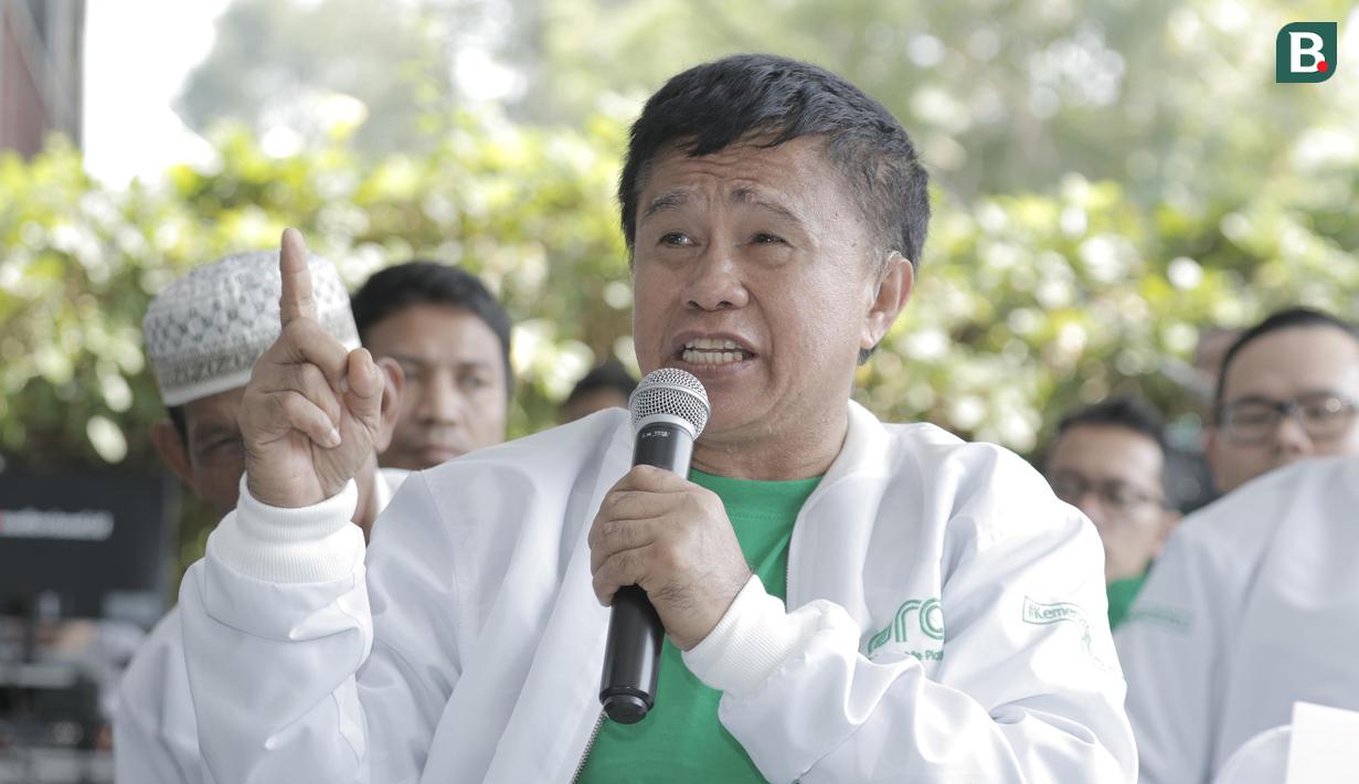 Legenda tinju Indonesia, Ellyas Pical, saat peluncuran kampanye "Kemenangan Itu Dekat" di Yogyakarta, Rabu (18/7/2018). Kampanye tersebut untuk mengobarkan semangat kemenangan di Asian Games 2018. (Bola.com/M Iqbal Ichsan)