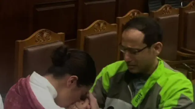 Merinding Istri Cium Lama Tangan Nadiem, Tak Kuasa Pecah Tangis Usai Sidang Pledoi