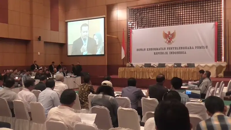 s - DKPP gelar sidang kode etik pemilu - 140811 - c