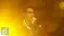 Penyanyi Afgan Syahreza menghibur para penonton pada ajang Jakarta International BNI Java Jazz Festival di JIExpo, Jakarta, Minggu (6/3). Afgan tampil di Java Jazz dengan membawakan lagu 90an. (Liputan6.com/Herman Zakharia)