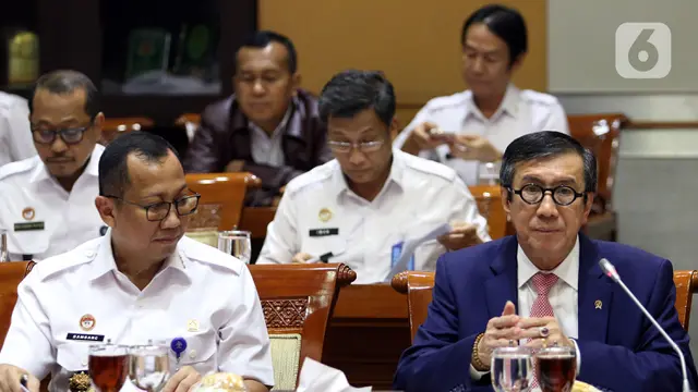 Menkumham Yasonna Rapat Kerja dengan Komisi III DPR