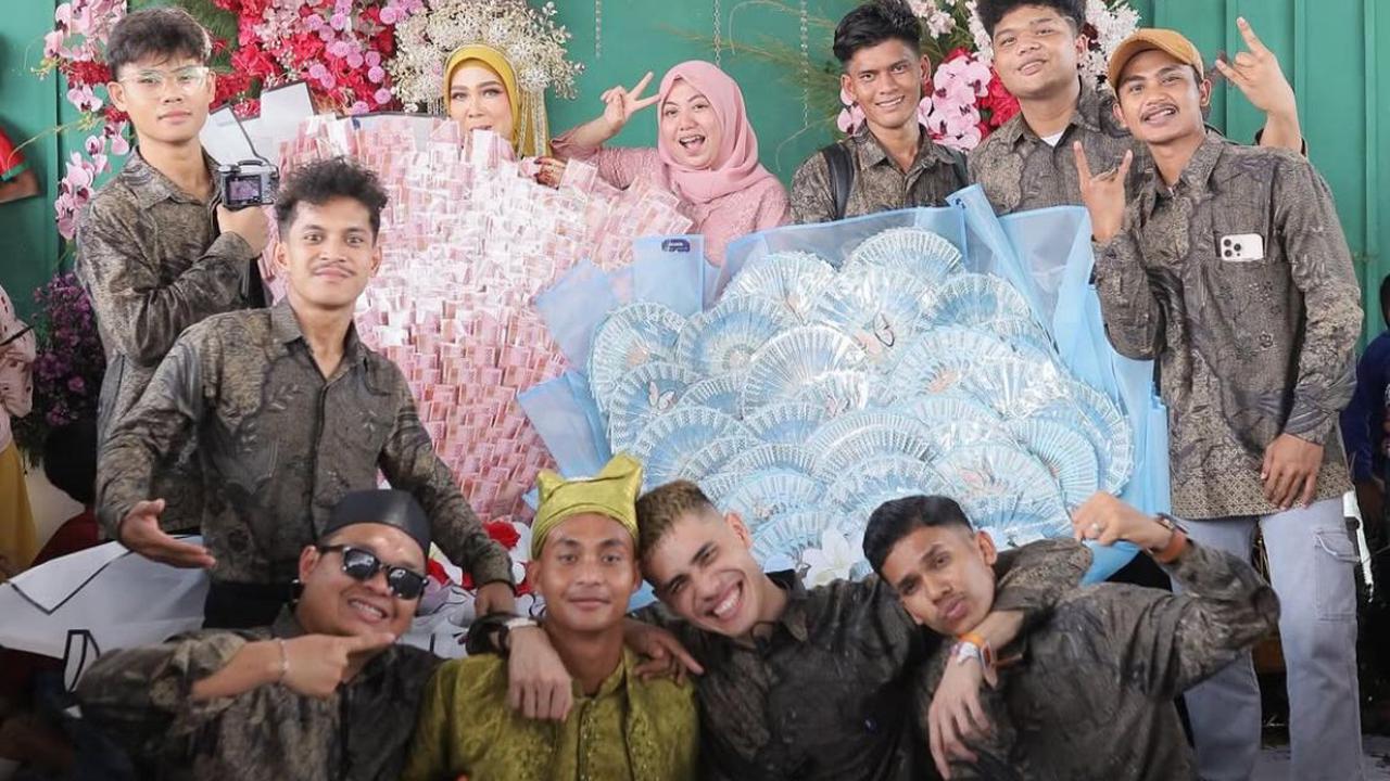 Momen Haru Aisar Khaled Beri Kejutan Rp100 Juta untuk Karyawannya yang Menikah