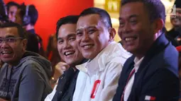 Ketua Tim Kampanye Nasional (TKN), Erick Thohir pada peluncuran suvenir pasangan Calon Presiden dan Wakil Presiden, Jokowi-Ma’ruf Amin di Jakarta Pusat, Jumat (25/1). Suvenir Paslon 01 yang dijual mulai dari pakaian hingga helm (Liputan6.com/Angga Yuniar)