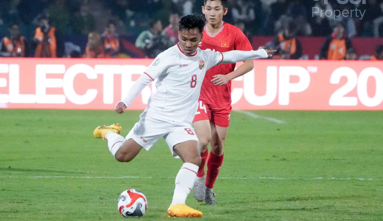 Skuad Garuda bertahan dengan sangat rapat di laga ini. Sesekali, pasukan Shin Tae-yong melakukan serangan balik ke gawang Vietnam, meski masih gagal untuk memberikan ancaman. (Dok.PSSI)