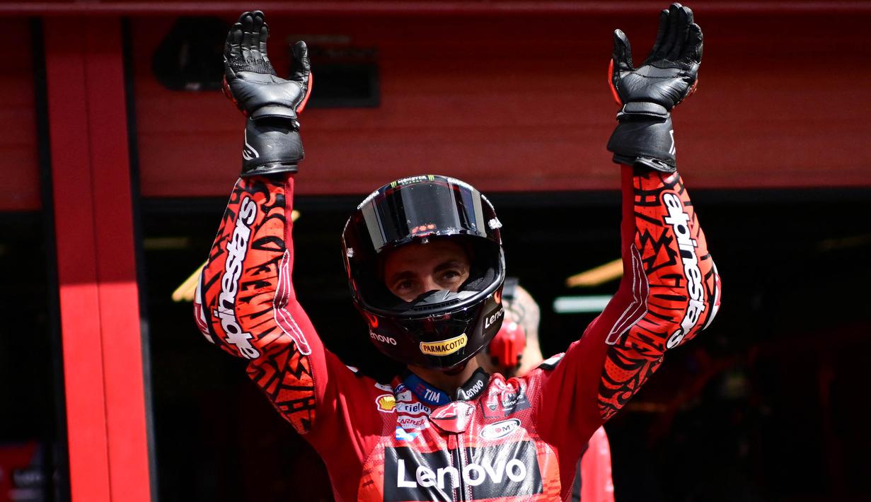 Juara dunia MotoGP 2023, Francesco Bagnaia menjadi yang tercepat pada Practice MotoGP Italia 2024. (Marco BERTORELLO/AFP)
