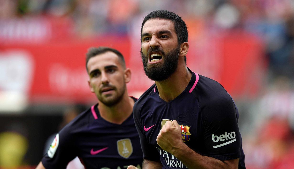 Pemain Barcelona, Arda Turan merayakan golnya ke gawang  Sporting Gijon pada lanjutan La Liga Spanyol di Stadion El Molinon, Gijon, Sabtu (24/9/2016) WIB. (REUTERS/Eloy Alonso)
