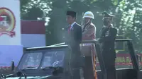 Presiden Jokowi menganugerahkan tanda kehormatan Bintang Bhayangkara Nararya untuk tiga anggota Polri yang dinilai telah berjasa besar dalam menjalankan tugasnya.