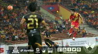 Pemain sayap Selangor FA, Andik Vermansah mencetak gol melalui sundulan saat menghadapi Terengganu FA. (Selangor FA)