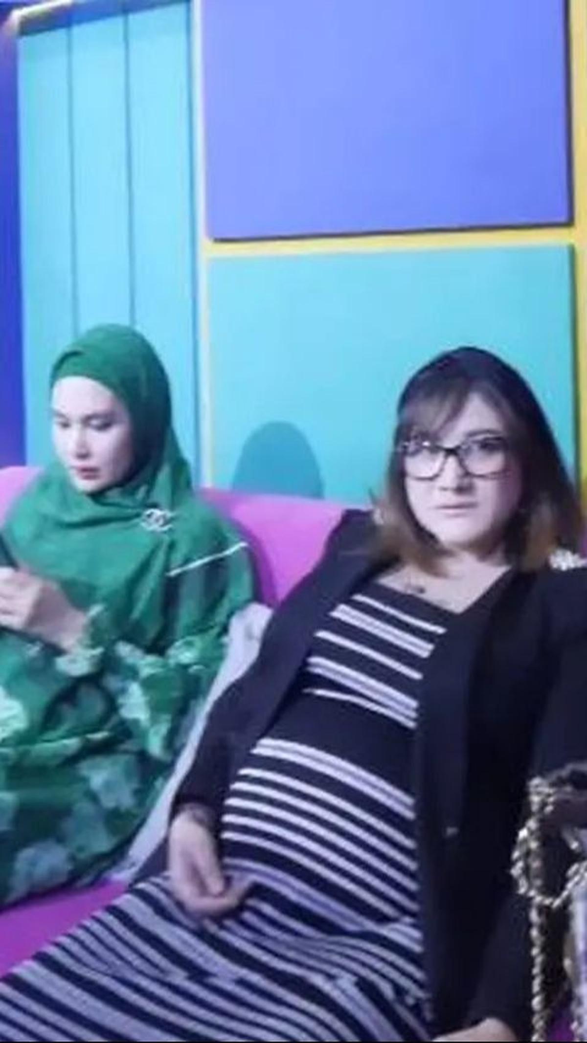 2. Belum lama ini, Kiki Amalia tampil dalam sebuah acara televisi yang menampilkan kondisi terkininya.