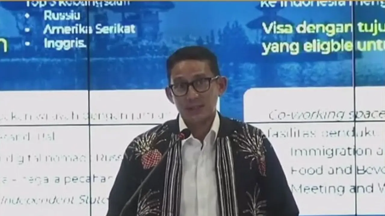 Menparekraf Sandiaga Uno saat The Weekly Brief with Sandi Uno yang digelar secara hybrid, Senin (12/9/2022).