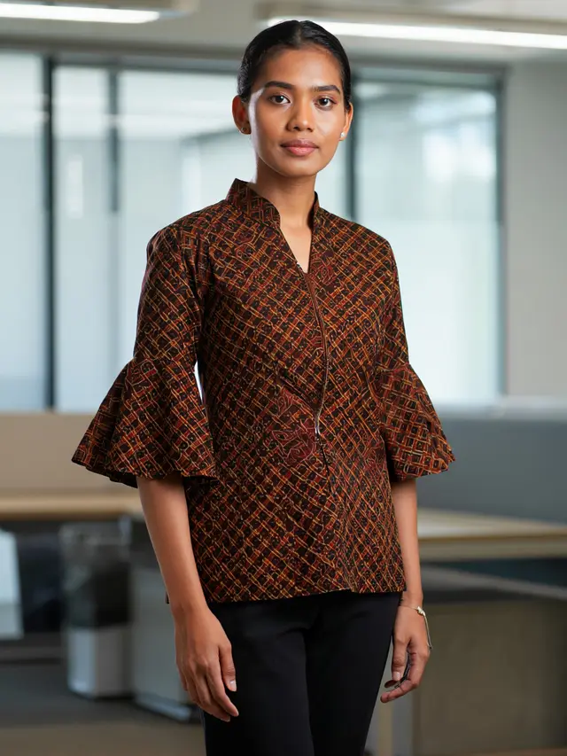 Batik Lengan Lonceng Dua Tingkat Modern untuk Kerja