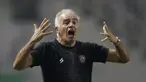 Pelatih Arema FC, Mario Gomez, saat melawan Tira Persikabo pada laga Shopee Liga 1 di Stadion Pakansari, Bogor, Senin, (2/3/2020). Tira Persikabo takluk 0-2 dari Arema FC. (Bola.com/M Iqbal Ichsan)