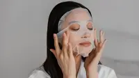 Sheet Mask atau Sleeping Mask? Pilih yang Tepat untuk Kesehatan Kulit Wajah