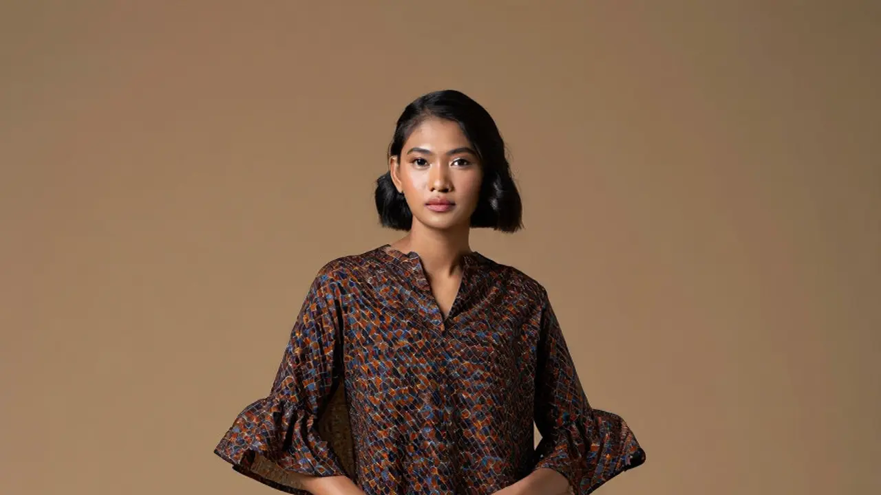 Model Tunik Batik Belah Samping Kanan Kiri, Anggun dan Nyaman untuk Segala Aktivitas