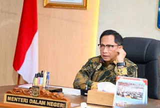Mendagri selaku Kasatgas PRR Pascabencana Sumatera Tito Karnavian mendorong optimalisasi pemanfaatan huntara bagi pengungsi yang masih tinggal di tenda. (Foto: istimewa)