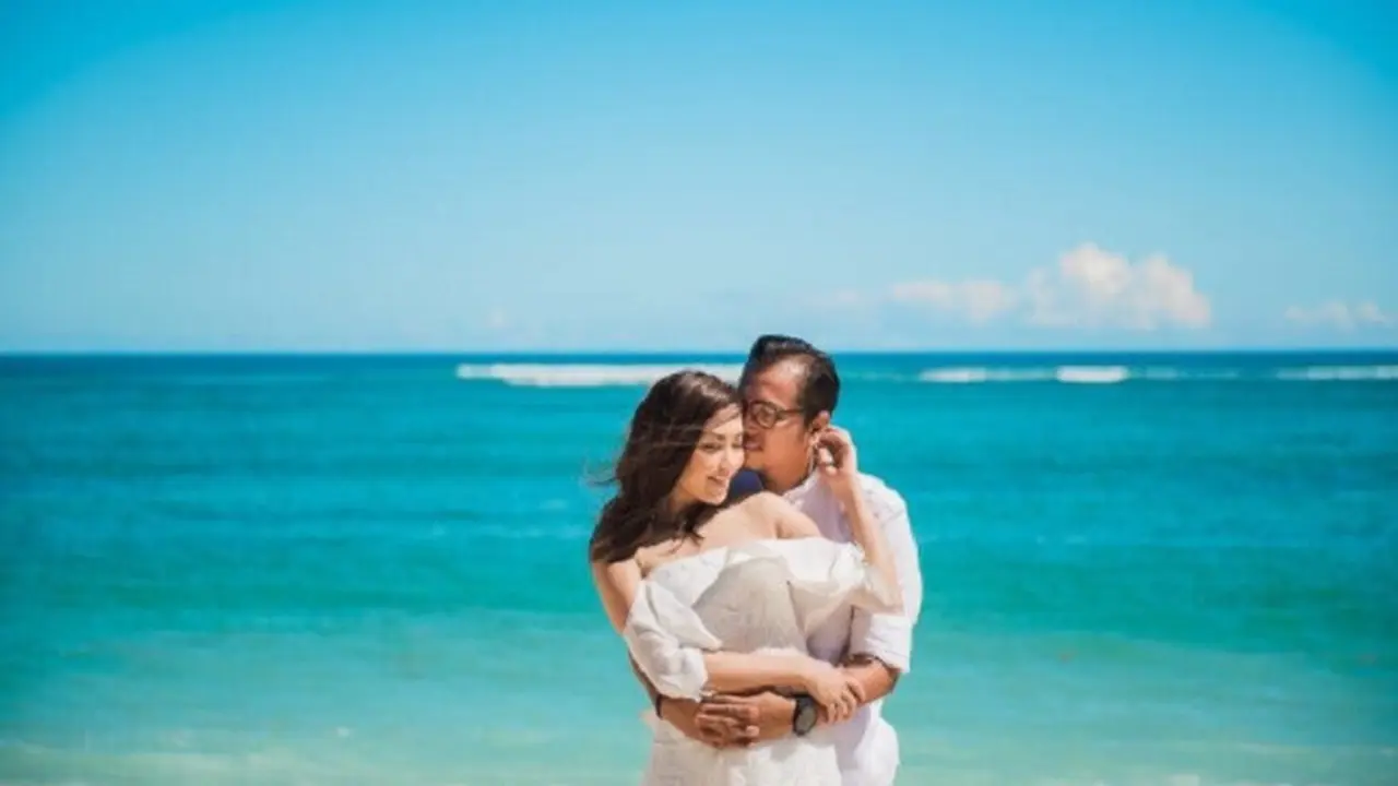 Inspirasi Busana Pengantin ala Vivianne dan Sammy Simorangkir