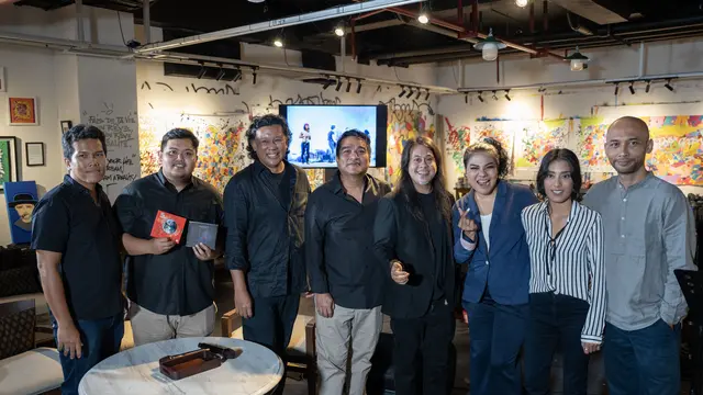 Aksan Sjuman menghadiri diskusi daring Powerful Indonesia: Rock Anthology. (Foto: Dok. Tim The Apurva Kempinski Bali)