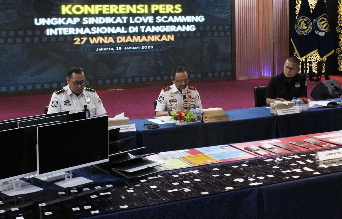 FOTO: Imigrasi Bongkar Sindikat Love Scamming Internasional Berbasis AI di Tangerang