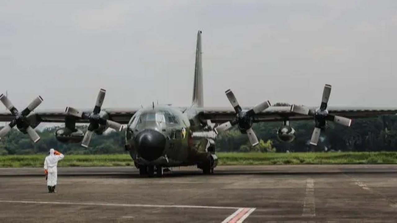 Super Hercules C-130J juga memiliki kemampuan membawa beban maksimal hingga hampir 20.000 kilogram. Selain itu, C-130J dapat memuat 8 palet atau 97 tandu, 128 pasukan tempur, dan 92 pasukan terjun payung.