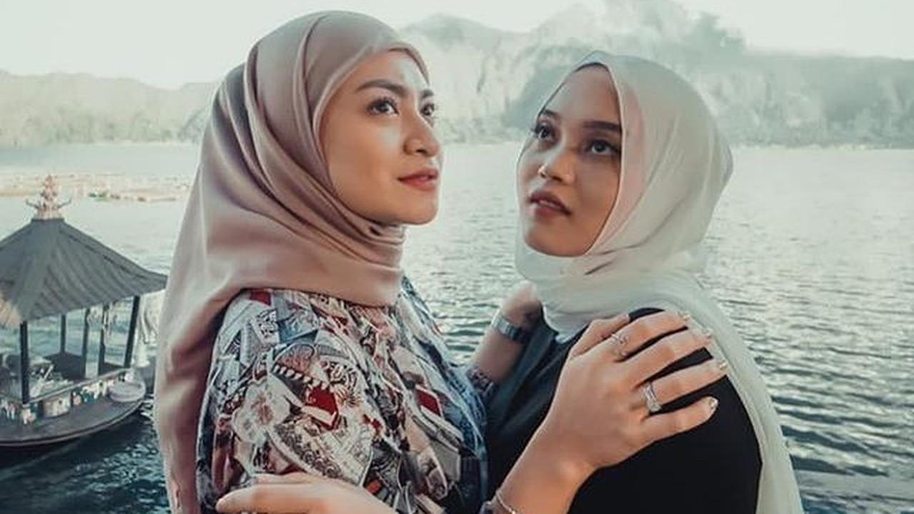 [Fimela] Nathalie Holscher dan Putri Delina