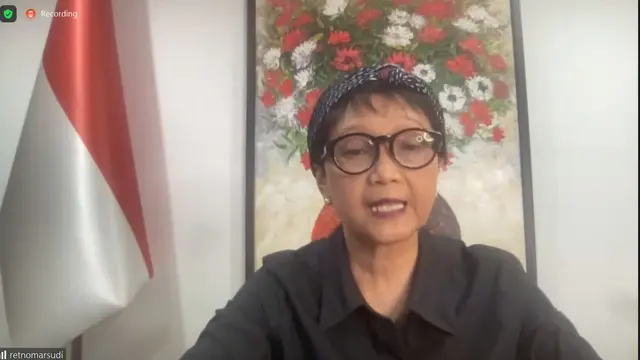 Menlu RI Retno Marsudi mengumumkan 55 WNI yang disekap di Kamboja selamat.