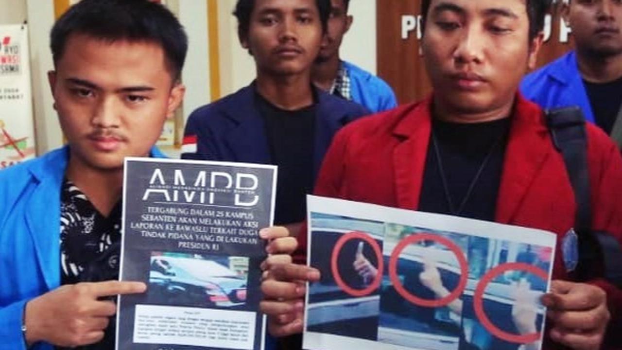 FOTO: Aliansi Mahasiswa Provinsi Banten Laporkan Pelanggaran "Pose 2 Jari" dari Kendaraan Kepresidenan ke Bawaslu