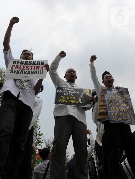 Massa juga menyuarakan dukungan terhadap Palestina yang merdeka. (merdeka.com/Imam Buhori)