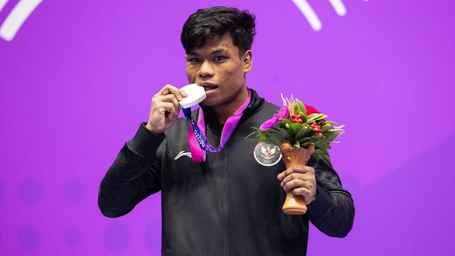 Foto: Sempat Dibuat Ambruk Atlet Wushu Iran, Samuel Marbun Harus Puas Raih Perak dalam Debutnya di Asian Games 2022