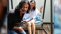 Chicco Jerikho dikabarkan dekat dengan Putri Marino. Mereka seolah membenarkan kabar tersebut melalui unggahan masing-masing di Instagram.