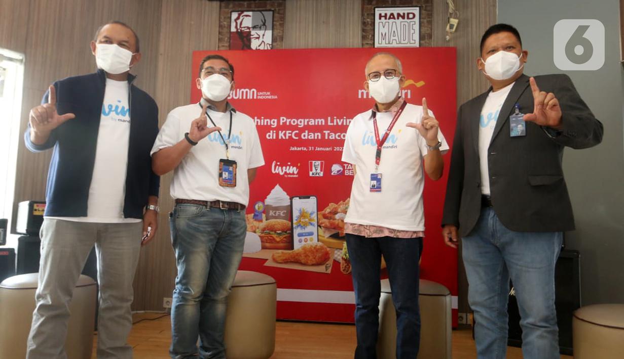 Regional CEO Bank Mandiri Kanwil V Jakarta 3 Sulaeman, CMO PT Fastfood Indonesia Hendra Yuniarto, Direktur Justinus Dalimin Juwono dan SVP Transaction Banking Retail Sales Bank Mandiri Thomas Wahyudi saat meluncurkan program promo belanja kuliner hemat di gerai KFC dan Taco Bell Livin' by Mandiri.