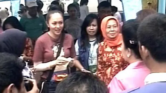 Angie Bertemu Istri Menteri
