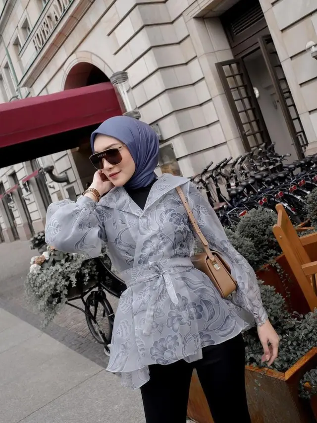 Inspirasi OOTD Melody Prima saat Liburan di Eropa