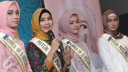 Syifa (kedua kanan) kerap mengikuti berbagai kontes kecantikan. Diantaranya ia berhasil menjadi Duta Wisata Jepara 2015 dan melaju menjadi runner up Duta Wisata Jawa Tengah 2015. (Liputan6.com/Herman Zakharia)