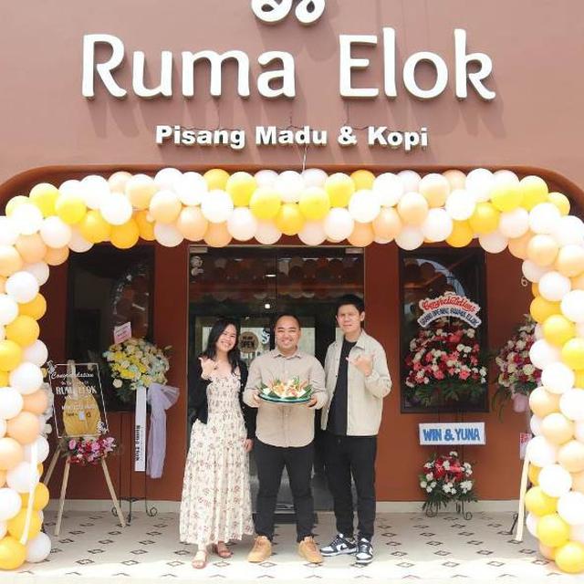 Menikmati Pisang Goreng Madu dan Secangkir Kopi di Kafe Kawasan Bintaro.  foto: istimewa