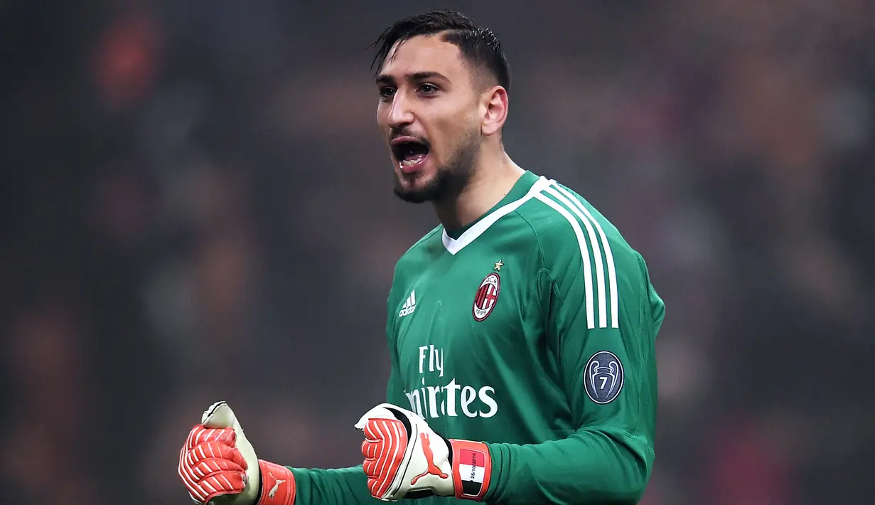 2. Gianluigi Donnarumma (AC Milan) - Pria berusia 20 tahun ini merupakan kiper andalan baik di Timnas Italia maupun AC Milan. OVR 85 - 92. (AFP/Marco Bertorello)