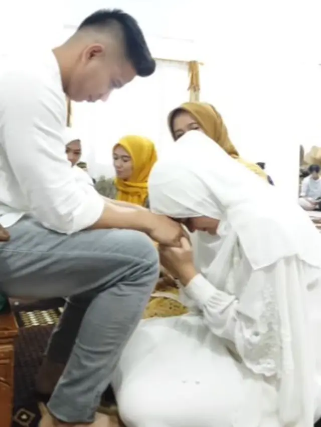 Hamil Anak Pertama, Ini 6 Momen Syukuran 4 Bulanan Istri Ridho D'Academy